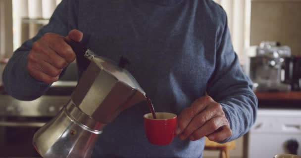 Front View Senior Caucasian Man Relaxing Home Pouring Fresh Coffee — 비디오