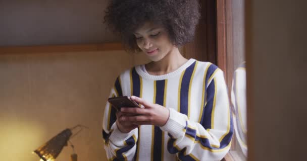 Front View Close Smile Young Mixed Race Woman Afro Hair — Αρχείο Βίντεο