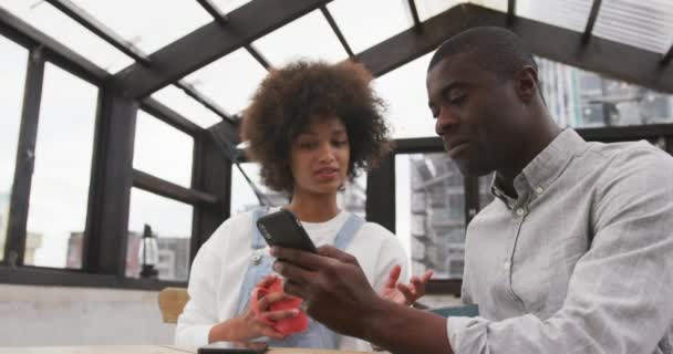 Mixed Race Woman Afro Hair African American Man Sitting Table — 图库视频影像