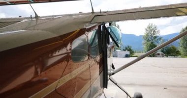 Özel uçak hangar 4 k Park