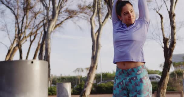 Vooraanzicht Van Een Jonge Blanke Vrouw Met Donker Haar Sportkleding — Stockvideo