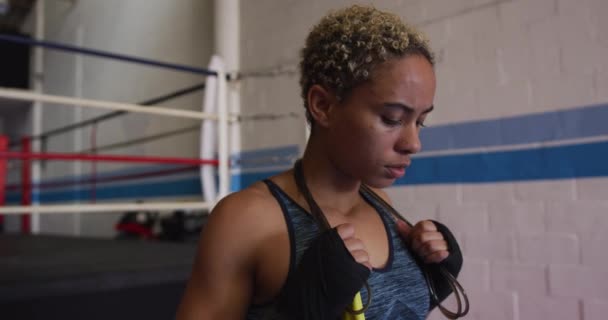 Side View Close Mixed Race Female Boxer Short Curly Hair — 비디오