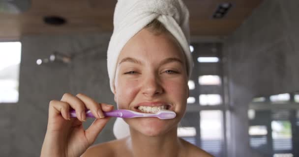 Front View Beautiful Caucasian Woman Enjoying Quality Time Hotel Bathroom — 비디오