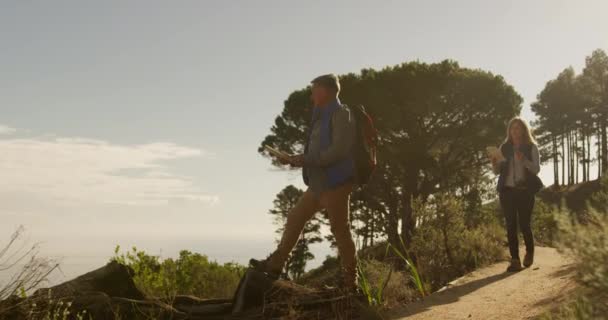 Vue Face Couple Personnes Âgées Caucasiennes Profitant Temps Dans Nature — Video