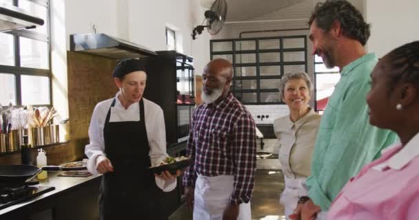 Vista Frontal Grupo Multi Étnico Adultos Idosos Uma Aula Culinária — Vídeo de Stock