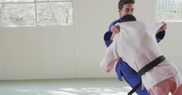 Widok Przodu Mieszany Wyścig Męski Judo Trener Nastoletni Mieszany Wyścig — Wideo stockowe