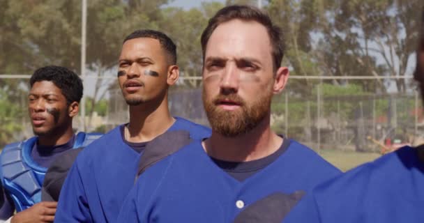 Vue Face Rapprochée Une Équipe Multiethnique Joueurs Baseball Masculins Préparant — Video