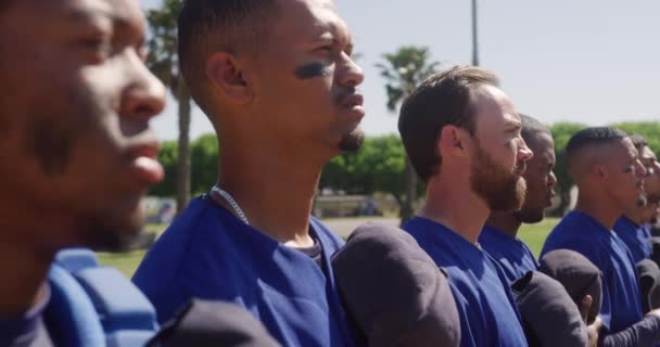 Vista Lateral Cerca Equipo Multiétnico Jugadores Béisbol Masculinos Preparándose Antes — Vídeo de stock