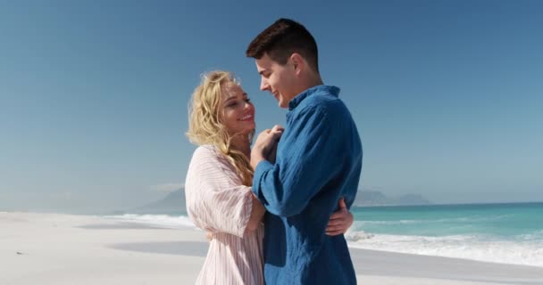 Side View Happy Caucasian Couple Love Enjoying Free Time Beach — Stock Video