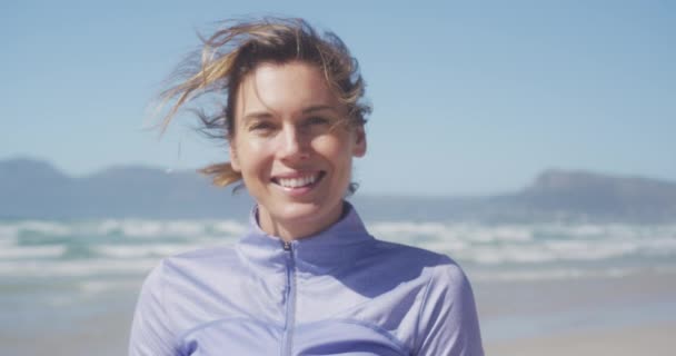 Portrait Caucasian Woman Enjoying Free Time Beach Sea Sunny Windy — Stock Video