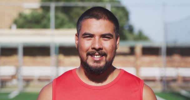 Retrato Jugador Fútbol Masculino Raza Mixta Feliz Usando Ropa Deportiva — Vídeo de stock