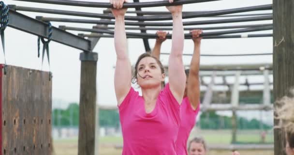 Pohled Zepředu Bělošku Smíšenou Ženu Růžových Tričkách Jak Užívají Cvičení — Stock video