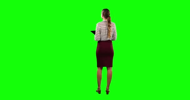Rückansicht Einer Kaukasischen Geschäftsfrau Mit Langen Haaren Die Schicke Kleidung — Stockvideo