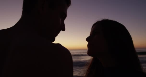 Side View Happy Young Adult Caucasian Couple Relaxing Sea Kissing — Stock Video