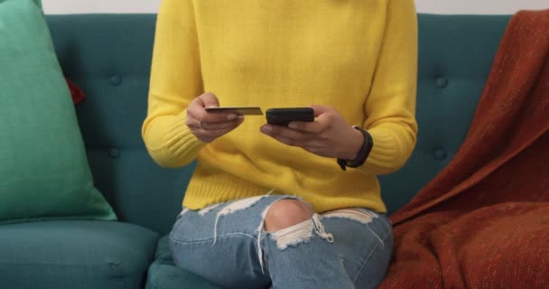 Nahaufnahme Einer Kaukasischen Frau Die Zeit Hause Soziale Distanzierung Und — Stockvideo