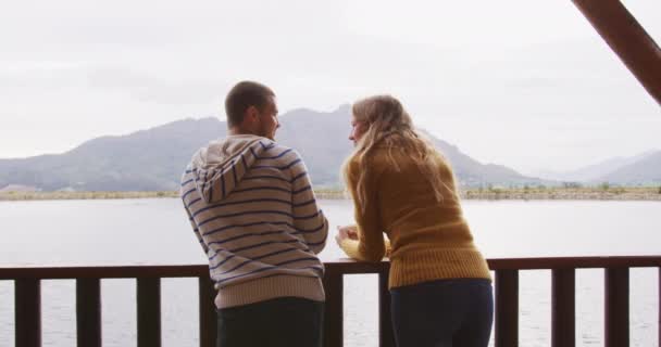 Kaukasisches Paar Verbringt Zeit Hause Zusammen Soziale Distanzierung Und Selbstisolierung — Stockvideo