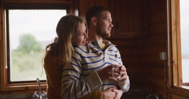 Kaukasisches Paar Verbringt Zeit Hause Zusammen Soziale Distanzierung Und Selbstisolierung — Stockvideo