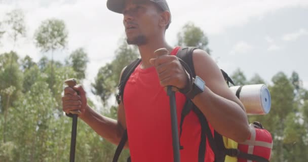 Close Van Fitte Gehandicapte Gemengde Ras Man Met Kunstbeen Genieten — Stockvideo