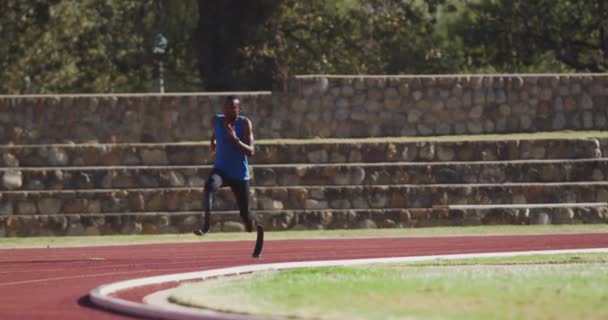 Fit Handicapé Homme Race Mixte Avec Des Jambes Prothétiques Courir — Video