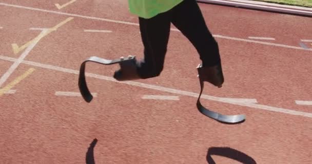 Fit Disabled Mixed Race Man Prosthetic Legs Running Race Track — Stock Video