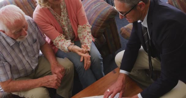 Senior Caucasian Couple Spending Time Home Sitting Couch Talking Smartly — Stock Video