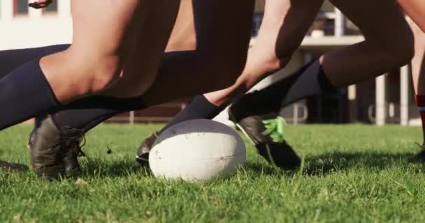 Vista Lateral Perto Duas Equipes Masculinas Multiétnicas Adolescentes Jogadores Rugby — Vídeo de Stock
