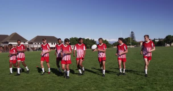 Vista Frontal Equipo Masculino Multiétnico Adolescente Jugadores Rugby Que Usan — Vídeo de stock