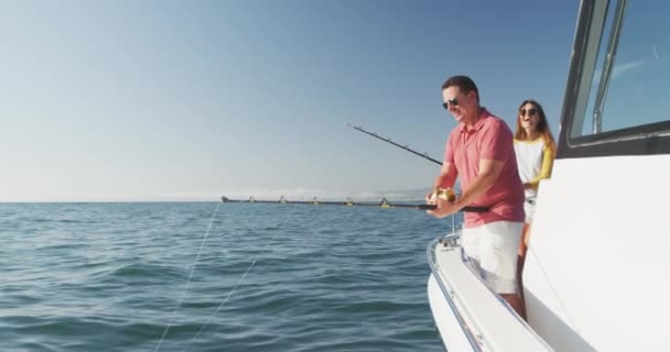 Vue Latérale Homme Caucasien Fille Adolescente Vacances Soleil Près Côte — Video