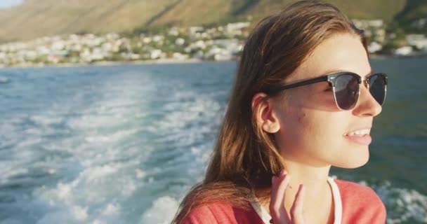 Πλευρική Άποψη Μιας Έφηβης Καυκάσιας Που Απολαμβάνει Χρόνο Της Ένα — Αρχείο Βίντεο