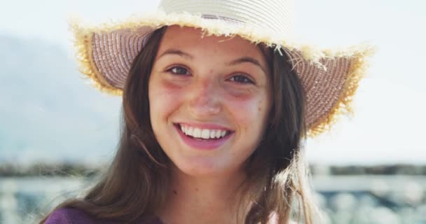 Portrait Teenage Caucasian Girl Enjoying Her Time Promenade Looking Camera — Stock Video