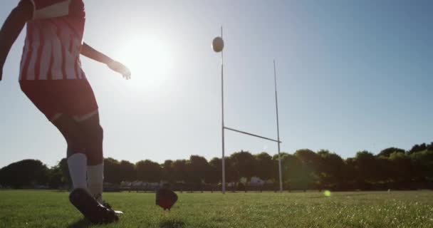 Vista Trasera Sección Baja Jugador Rugby Masculino Raza Mixta Adolescente — Vídeos de Stock