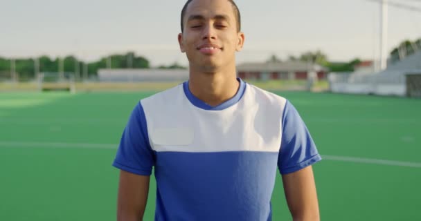 Portret Close Van Een Gemengde Race Mannelijke Hockeyspeler Het Dragen — Stockvideo