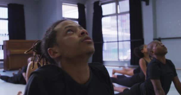 Parlak Bir Stüdyoda Dans Kursu Sırasında Siyah Kıyafetler Giyen Dans — Stok video