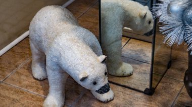 Kutup ayısı oyuncağı. Noel ve yeni yıl havası. 