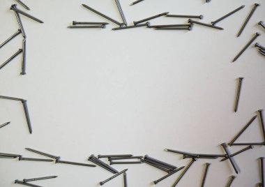 Beyaz arka planda düz tırnaklar vardı. Boşluğu kopyala.