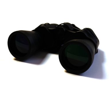 Beyaz arkaplandaki dürbünleri kapat. 