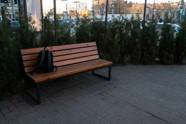 Lost Backpack Lying Park Bench Lonely Bag Park Dangerous Object — Stock Photo, Image