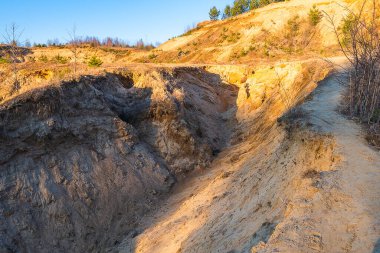 Dağda dar bir patika.. 