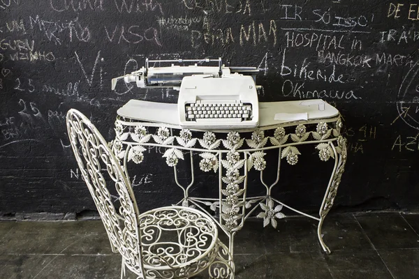 Typewriter white desk — Stock Photo, Image