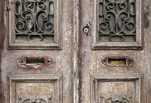 Деревянная задняя дверь — стоковое фото