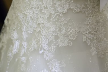 İşlemeli gelinlik
