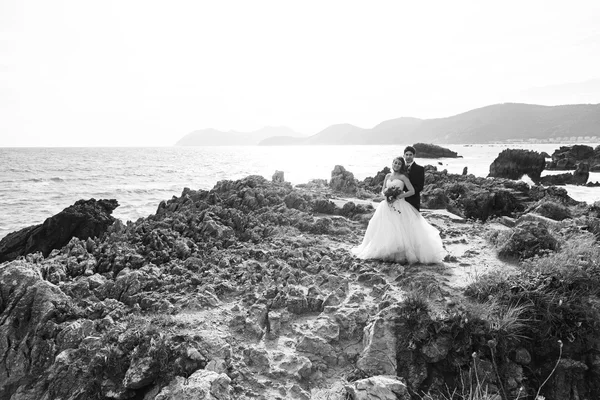 Bruidsparen zee huwelijk — Stockfoto