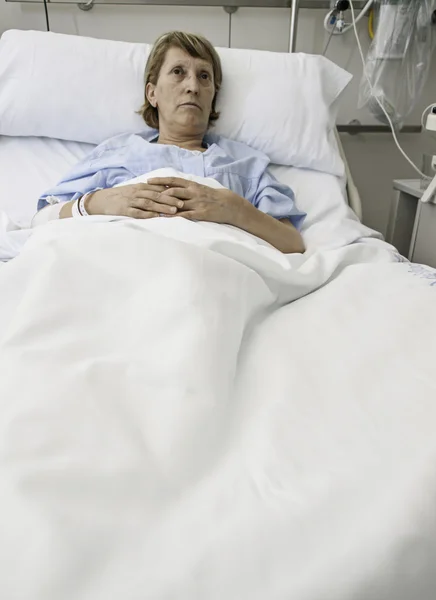 Krankenhauskranke Frau — Stockfoto