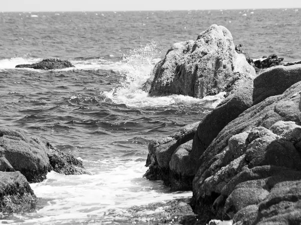 Ondas na costa do mar — Fotografia de Stock