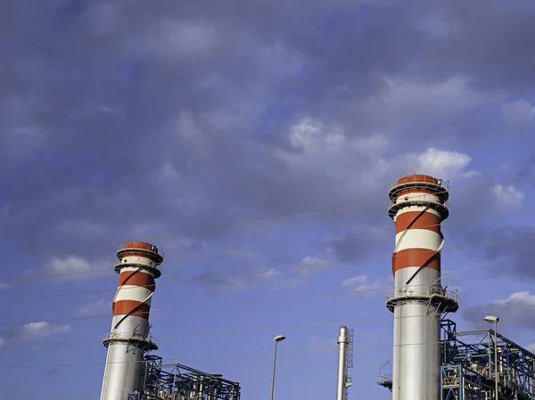 Fabriken skorstenen stackar — Stockfoto