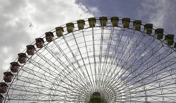 Pariserhjul i park – stockfoto