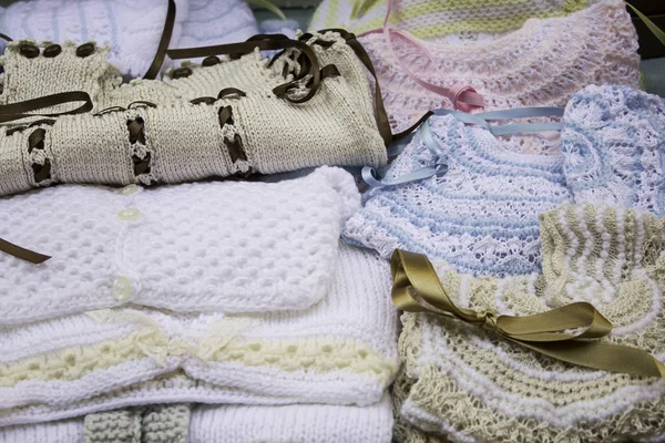 Vêtements bébé laine — Photo