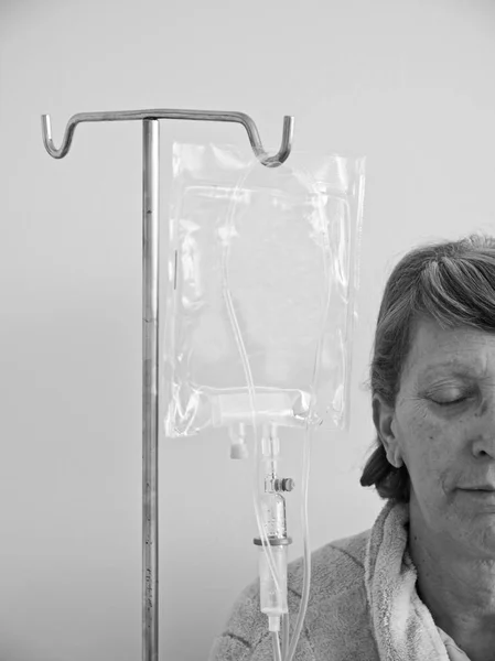 Nemocná žena v nemocnici — Stock fotografie