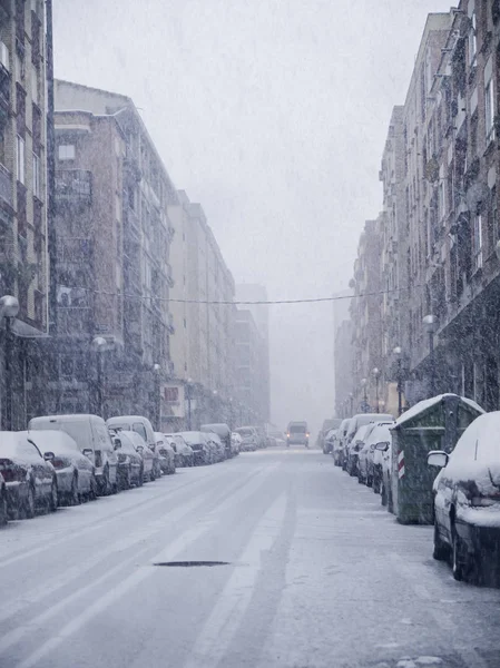 Snowing in the city — Stock Photo, Image