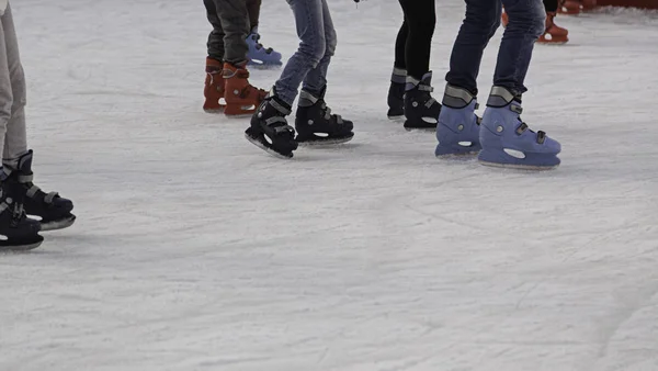 Chicas pista de patinaje — Foto de Stock